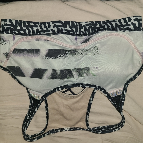 ❌❌Gifted - Lululemon sports bra - Picture 1 of 2